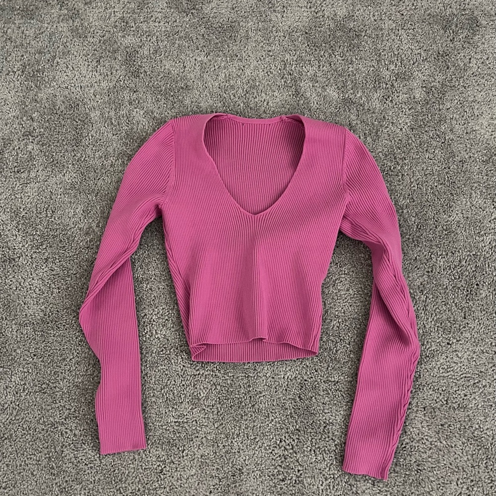 Pink long sleeve ribbed tight crop top v neck